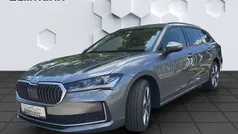 Grau Gebraucht 2024 Skoda Superb Selection Kombi | 39.977 € (Fairer Preis)