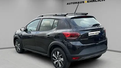 Neu Dacia Sandero Expression 91 PS (66 kW) 2025 Oxidgrün Limousine