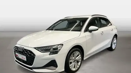 Gebraucht Audi A3 Sport 116 PS (85 kW) 2025 Gletscherweiss Limousine