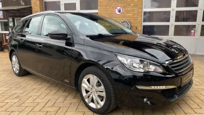 Gebraucht Peugeot 308 SW Active 120 PS (88 kW) 2016 Schwarz Kombi