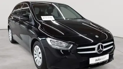 Gebraucht Mercedes B180 136 PS (100 kW) 2022 Nachtschwarz Kleinwagen