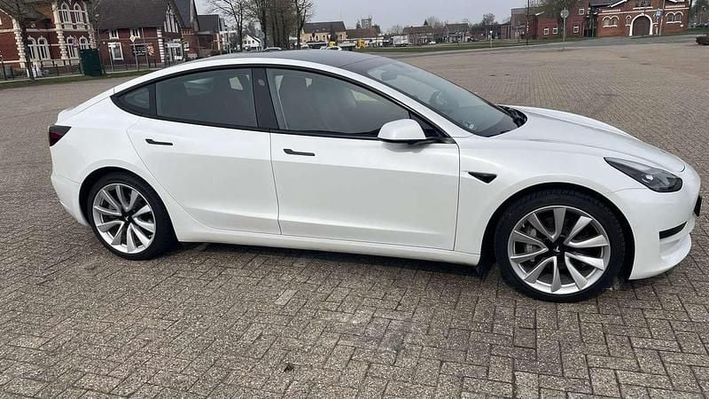 Gebraucht Tesla Model 3 Standard Range Plus 239 kW (325 PS) 2021 Weiß Limousine