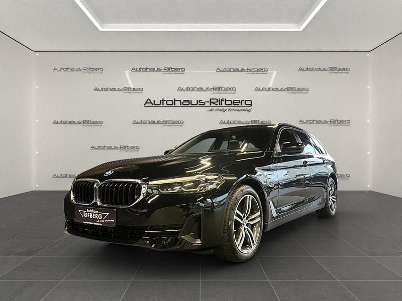 Gebraucht BMW 530e Performance 292 PS (214 kW) 2023 Schwarz Kombi
