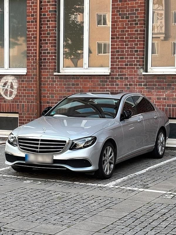 Gebraucht Mercedes E220 194 PS (142 kW) 2017 Silber Limousine