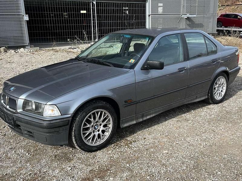 Gebraucht BMW 316 102 PS (75 kW) 1994 Grau Limousine