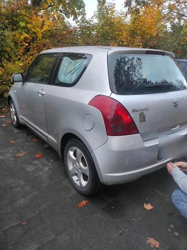Grau Gebraucht 2007 Suzuki Swift Kleinwagen | 800 € (Superpreis) - Bild 1/4