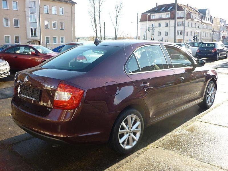 Gebraucht Skoda Rapid Ambition 86 PS (63 kW) 2013 Rot Limousine