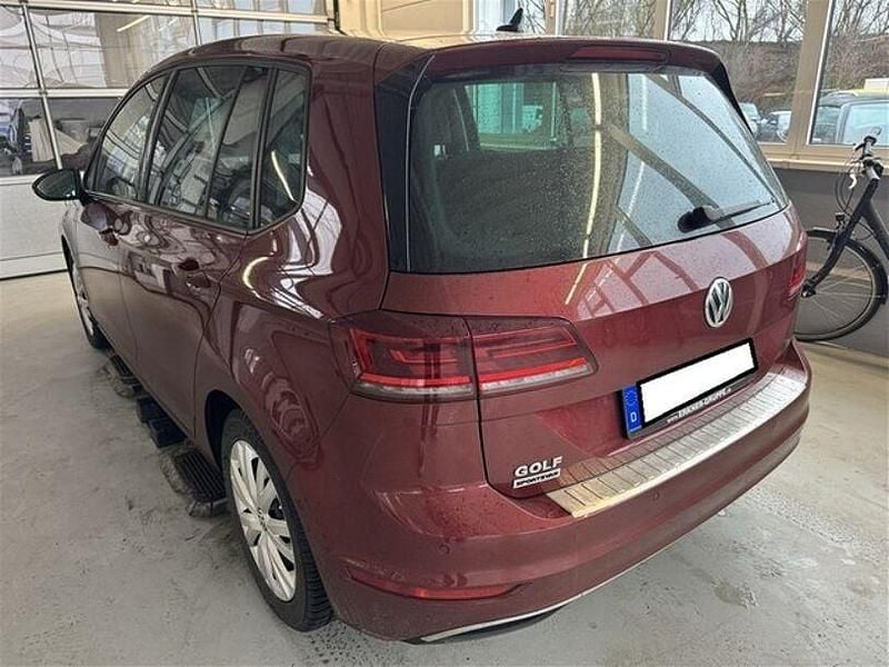 Gebraucht VW Golf IQ Drive 116 PS (85 kW) 2020 Cranberry red metallic Van / Kleinbus
