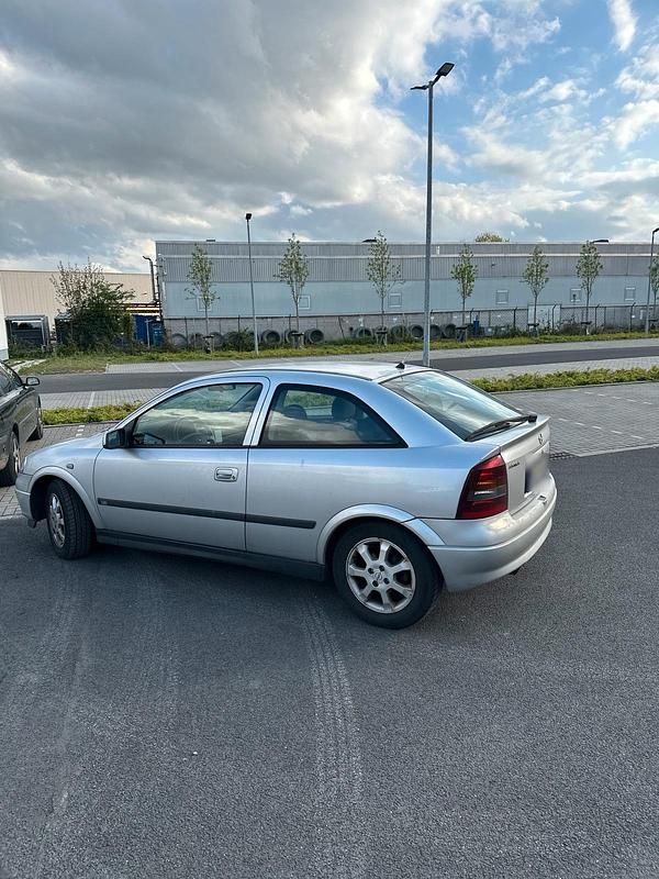 Second-hand Opel Astra 103 CP (75 kW) 2007 Argintiu Berlinǎ