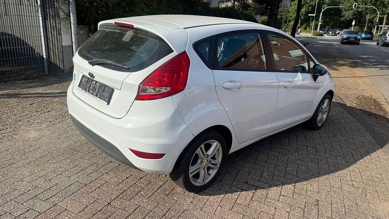 Gebraucht Ford Fiesta Trend 75 PS (55 kW) 2009 Weiß Limousine