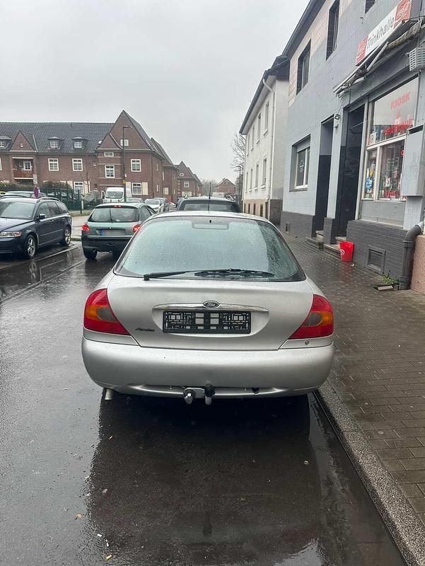 Gebraucht Ford Mondeo 130 PS (95 kW) 1998 Grau Limousine