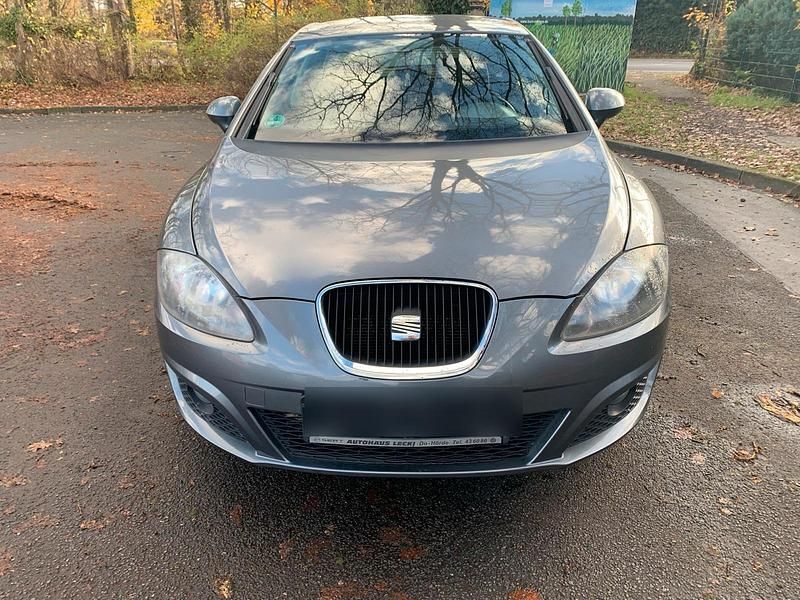 Grau Gebraucht 2012 Seat Leon Limousine | 3.200 € (Superpreis) - Bild 1/4