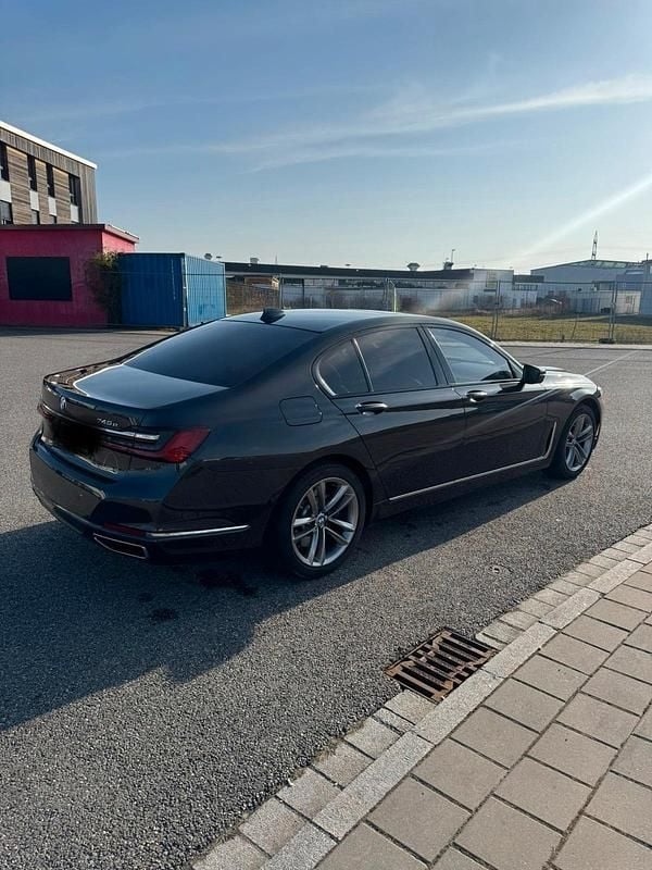 Gebraucht BMW 745e Efficient Dynamics 394 PS (289 kW) 2020 Grau Limousine