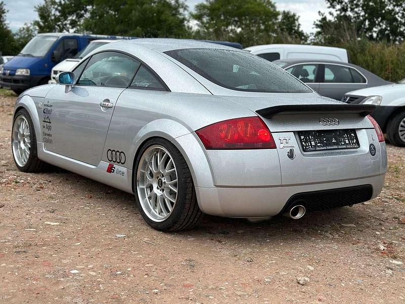 Gebraucht Audi TT Roadster Sport 179 PS (131 kW) 1999 Lichtsilber metallic Cabrio