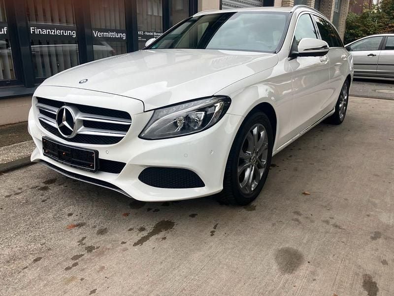 Weiß Gebraucht 2016 Mercedes C180 Avantgarde Kombi | 15.998 € (Guter Preis) - Bild 1/4