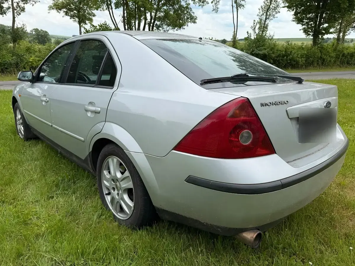 Gebraucht Ford Mondeo 145 PS (106 kW) 2001 Silber Limousine