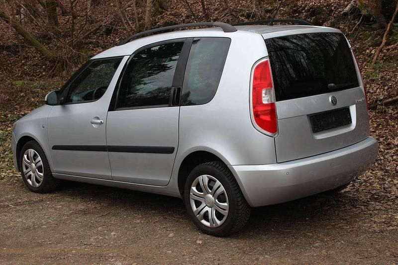 Gebraucht Skoda Roomster Plus Edition 105 PS (77 kW) 2011 Brilliantsilber metallic Van / Kleinbus