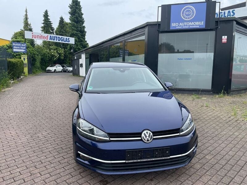 Blau Gebraucht 2018 VW Golf VII Sound Limousine | 14.700 € (Guter Preis) - Bild 1/4