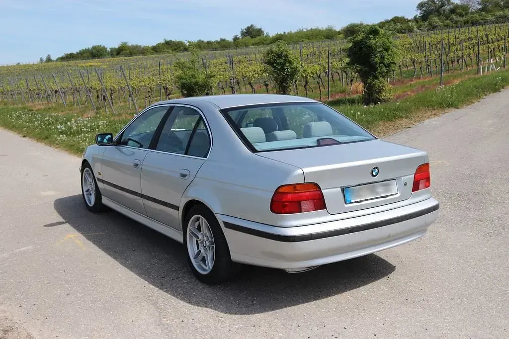 Używany BMW 523 Performance 170 KM (125 kW) 1999 Srebrny Sedan/Limuzyna