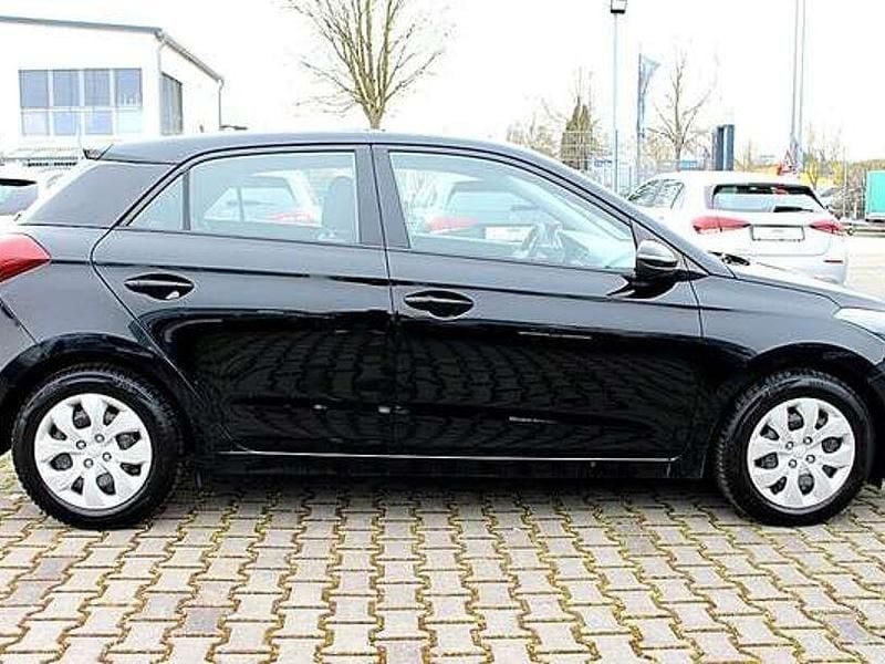 Gebraucht Hyundai i20 Trend 84 PS (61 kW) 2016 Schwarz Kleinwagen