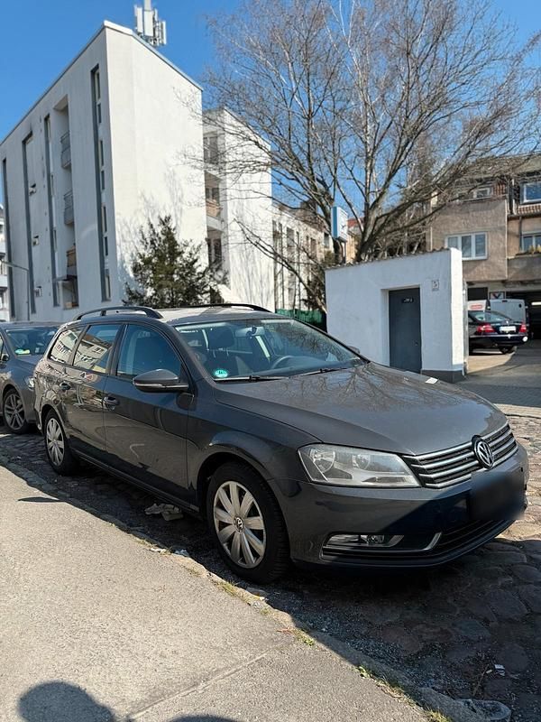 Gebraucht VW Passat 140 PS (102 kW) 2012 Grau Kombi