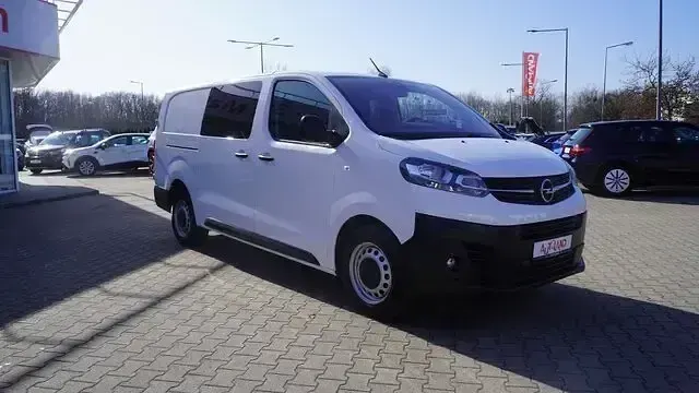 Gebraucht Opel Vivaro-e Combi 144 PS (105 kW) 2022 Weiss Van / Kleinbus