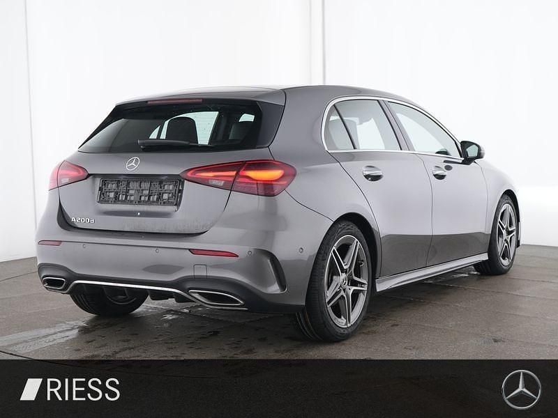 Gebraucht Mercedes A200 AMG 150 PS (110 kW) 2025 Metalliclack mountaingrau Limousine