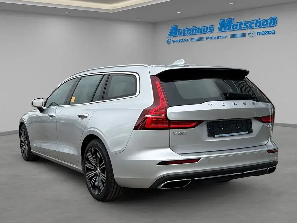 Gebraucht Volvo V60 Inscription 250 PS (183 kW) 2019 Silber Kombi