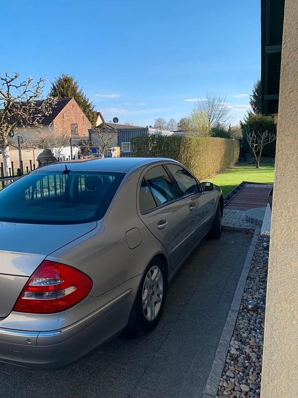 Usata Mercedes E320 224 CV (164 kW) 2004 Argento Berlina
