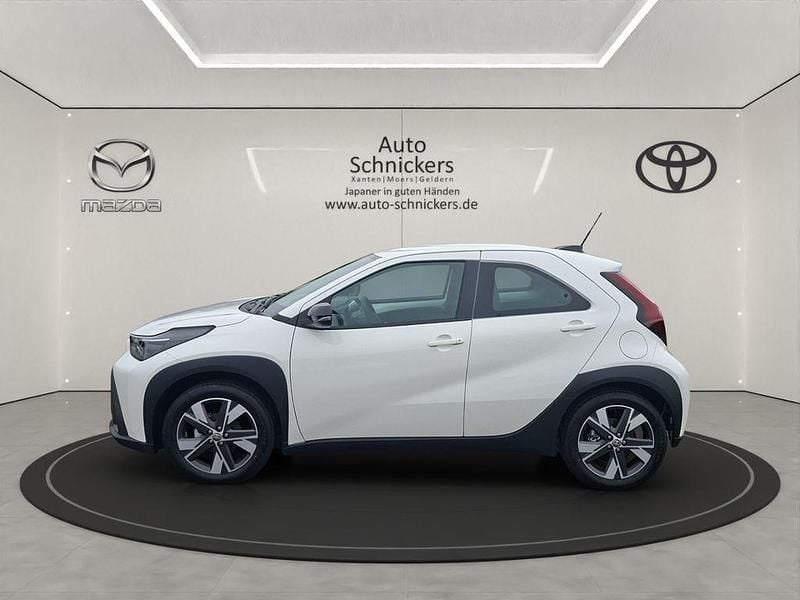 Neu Toyota Aygo X Active 116 PS (85 kW) 2025 Schneeweiß SUV