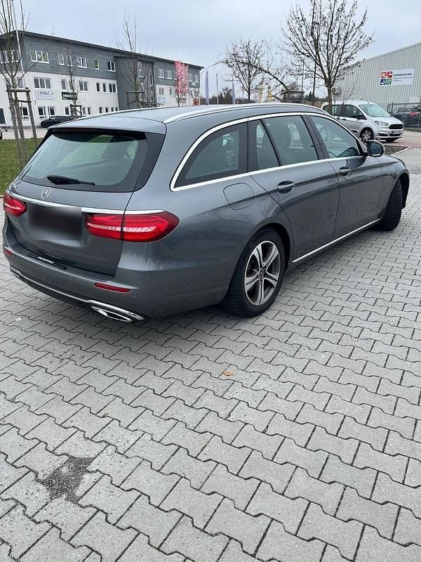Second-hand Mercedes E220 194 CP (142 kW) 2018 Gri Break