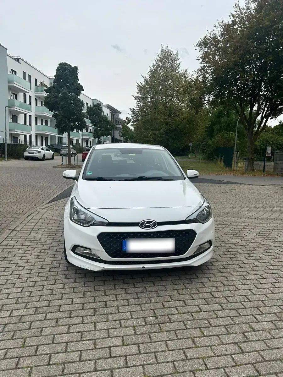 Gebraucht Hyundai i20 75 PS (55 kW) 2017 Weiß Limousine