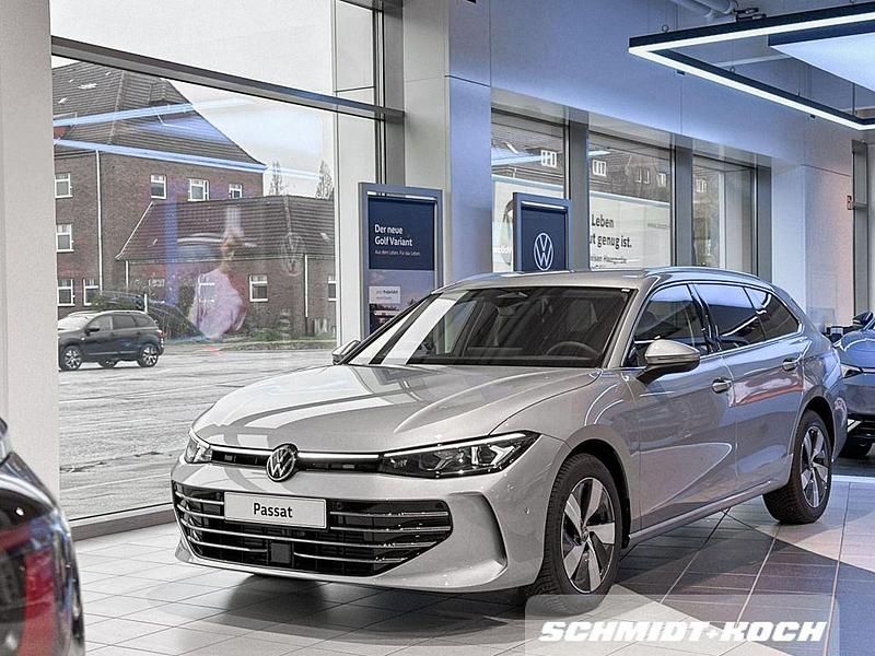 Gebraucht VW Passat Elegance 150 PS (110 kW) 2024 Oyster silver (silber) Kombi