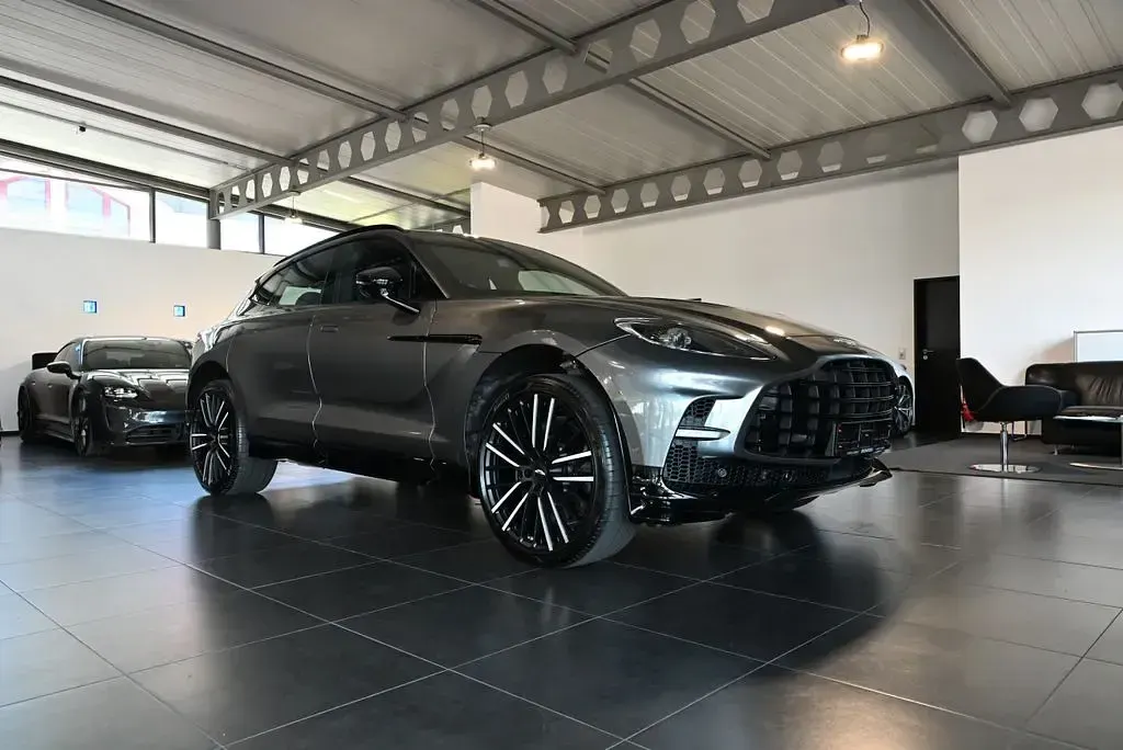 Neu Aston Martin DBX 707 707 PS (519 kW) 2026 Magnetic silver SUV
