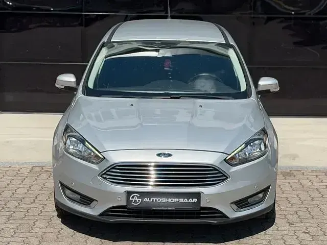 Gebraucht Ford Focus Titanium 120 PS (88 kW) 2017 Grau Kombi
