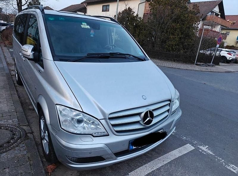 Silber Gebraucht 2012 Mercedes Viano Van / Kleinbus | 11.300 € (Guter Preis) - Bild 1/4