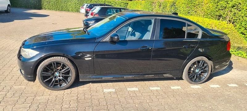 Second-hand BMW 318 143 CP (105 kW) 2009 Negru Berlinǎ
