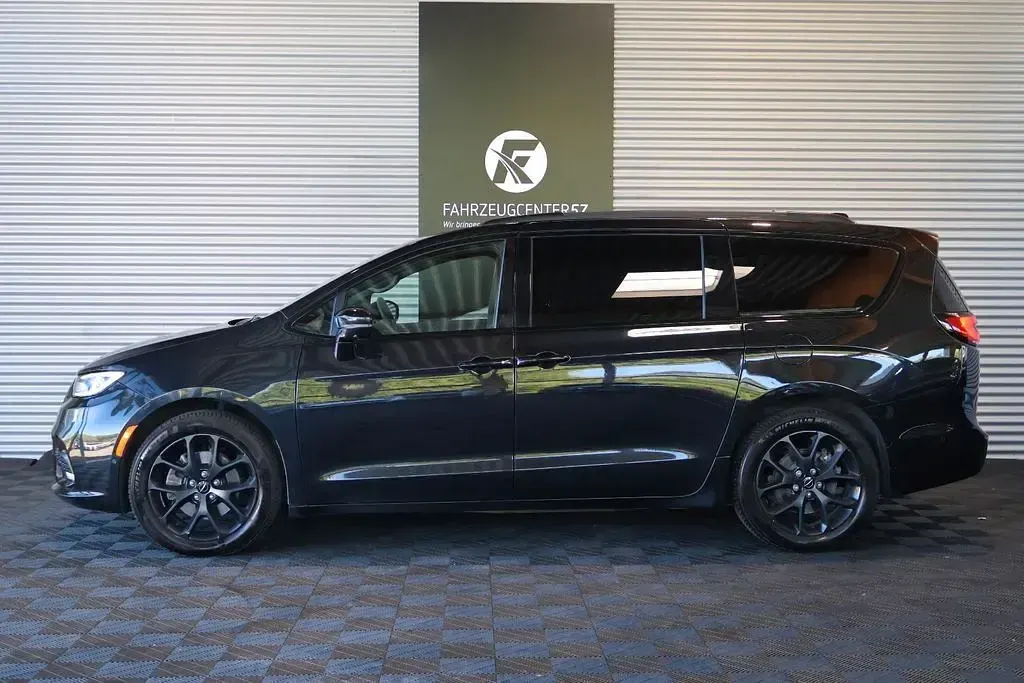 Gebraucht Chrysler Pacifica Limited 291 PS (214 kW) 2022 Schwarz Van