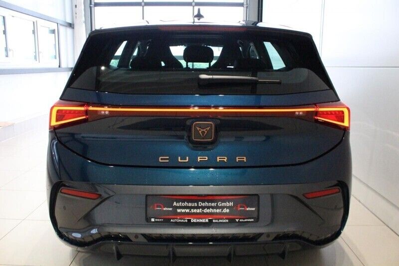Second-hand Cupra Born 169 kW (231 CP) 2024 Albastru Hatchback