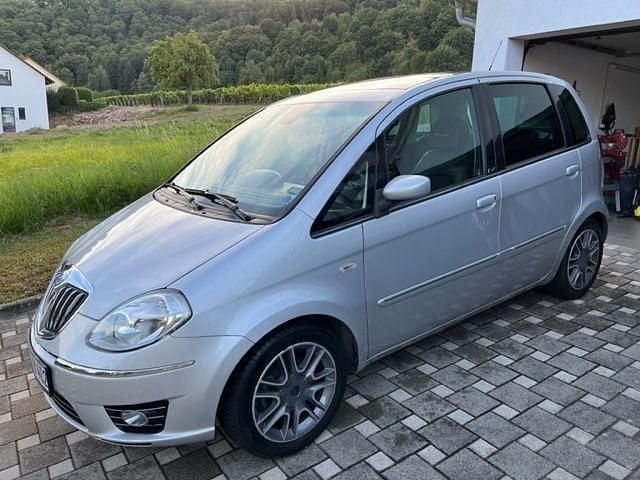Silber Gebraucht 2008 Lancia Musa Van / Kleinbus | 5.690 € (Teuer) - Bild 1/4