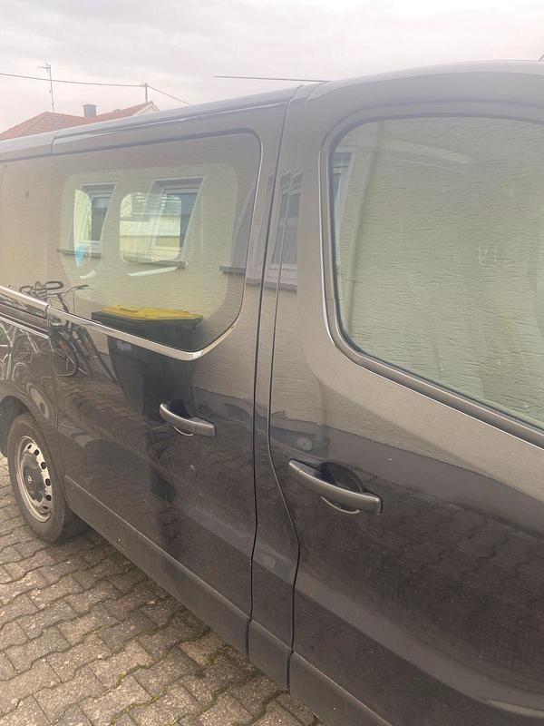 Gebraucht Opel Vivaro 120 PS (88 kW) 2016 Schwarz Van / Kleinbus