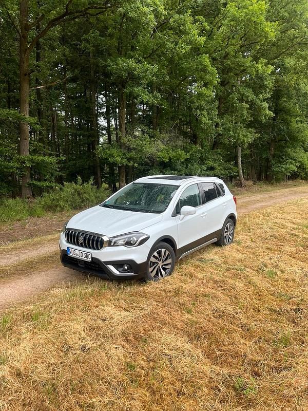 Weiß Gebraucht 2018 Suzuki SX4 SUV | 14.700 € (Guter Preis) - Bild 1/4