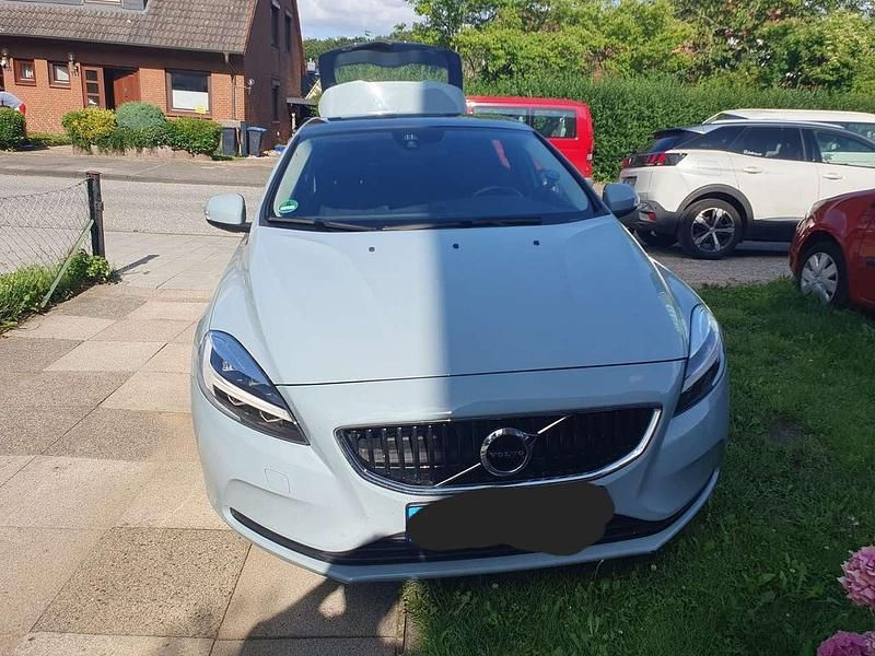 Blau Gebraucht 2018 Volvo V40 Kinetic Kombi | 16.000 € (Fairer Preis) - Bild 1/4