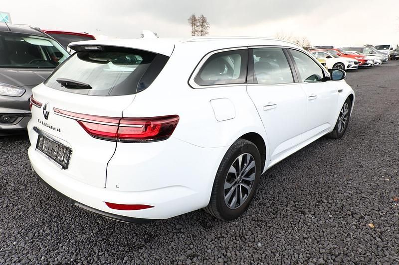 Gebraucht Renault Talisman GrandTour Zen 159 PS (116 kW) 2022 Gletscherweiss Kombi
