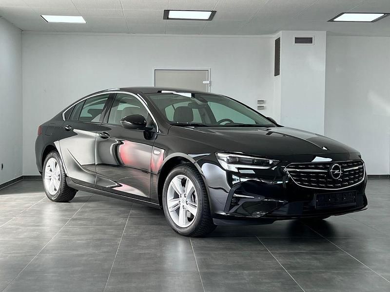 Diamant schwarz/karbon schwarz Gebraucht 2022 Opel Insignia Sport Limousine | 19.490 € (Superpreis) - Bild 1/4