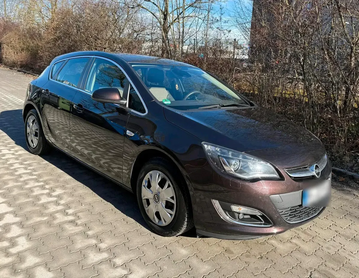 Gebraucht Opel Astra 110 PS (80 kW) 2014 Braun Kleinwagen
