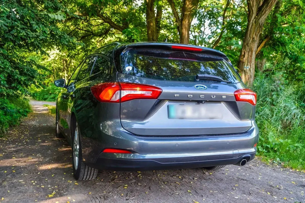 Gebraucht Ford Focus 120 PS (88 kW) 2018 Grau Kombi