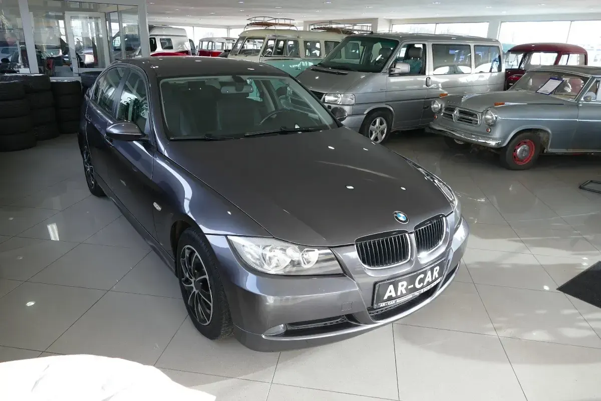 Gebraucht BMW 320 150 PS (110 kW) 2005 Grau Limousine