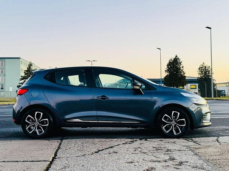 Gebraucht Renault Clio IV LIMITED 90 PS (66 kW) 2018 Grau Kleinwagen