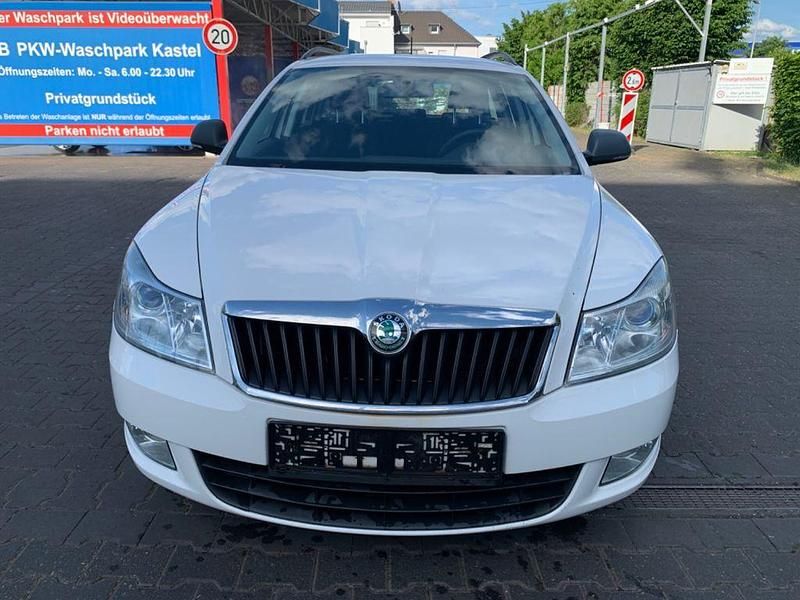 Gebraucht Skoda Octavia Fun 105 PS (77 kW) 2012 Weiß Kombi